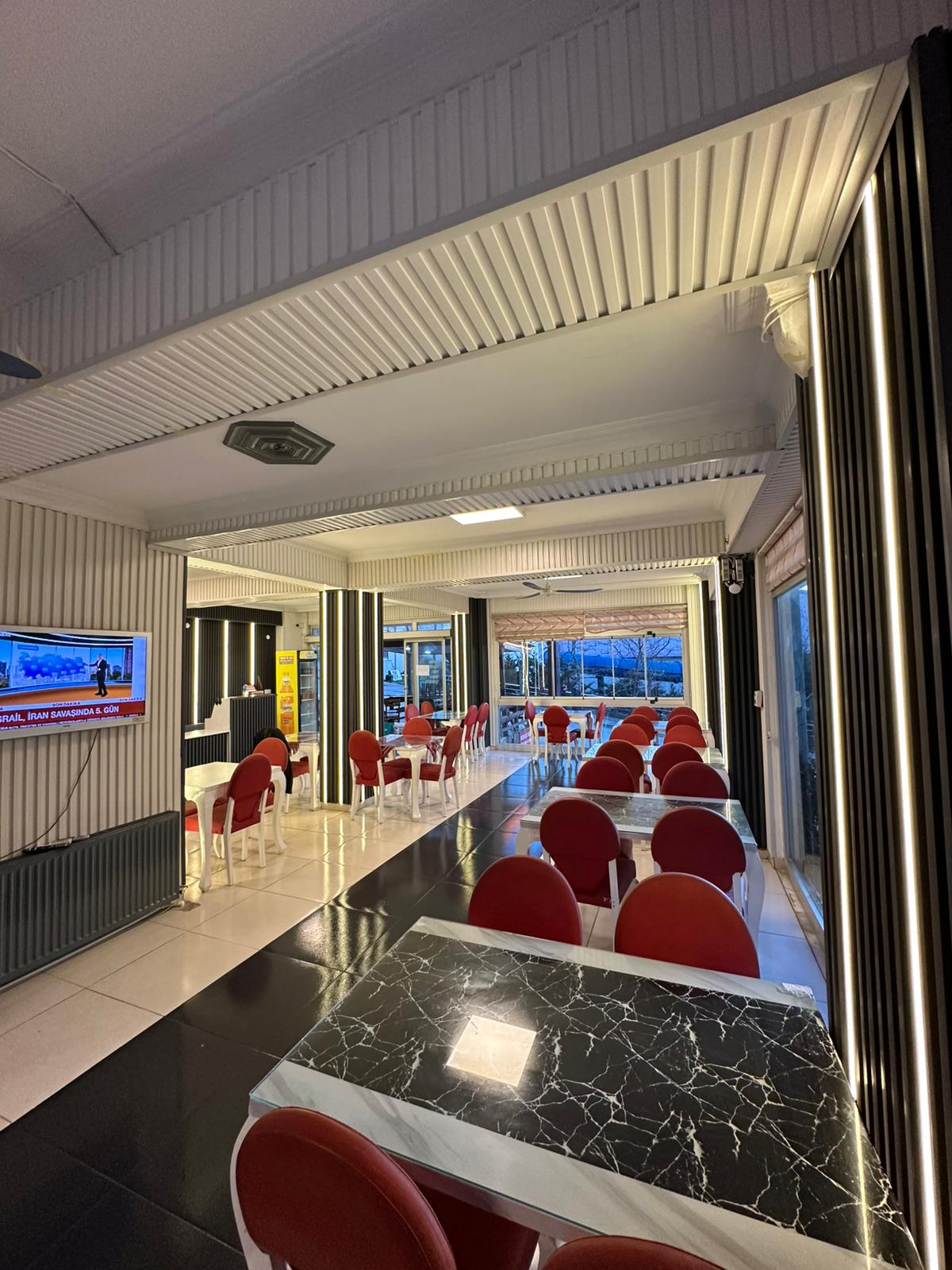 Kırmızı Beyaz Pide Kebap 